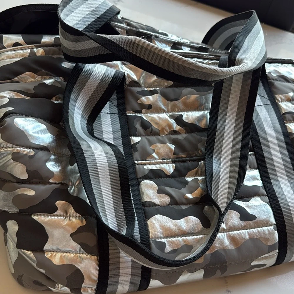 Think Royln Wingman Shiny Silver Black Camo Large Nylon Tote Adjustable Strap - Picture 11 of 13